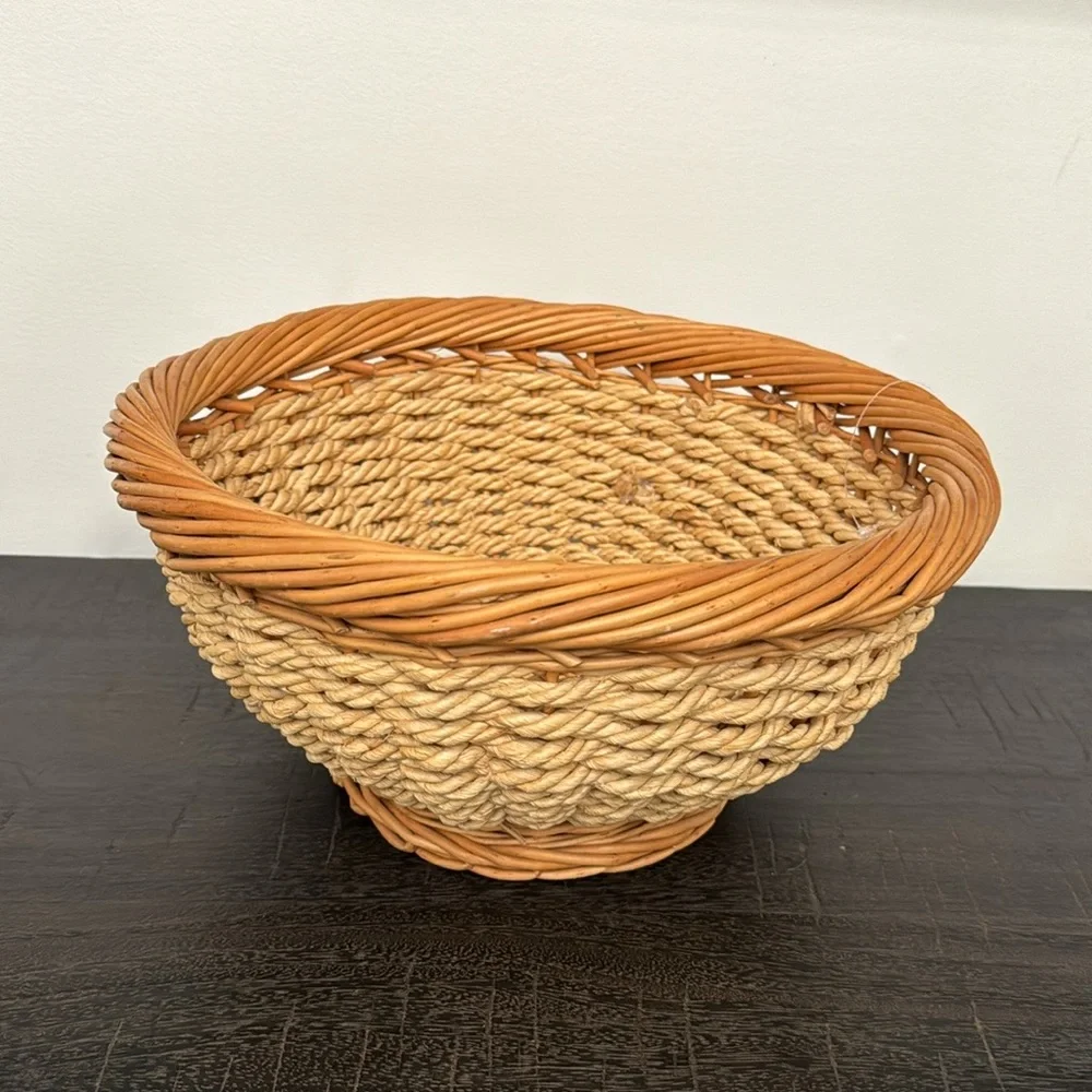 Vintage fNatural Woven fruits Basket